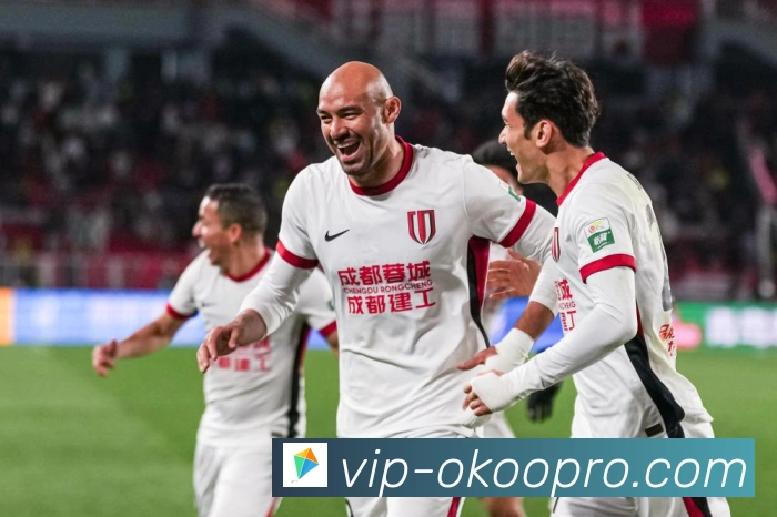 从铁血后卫到战术导师足球斯塔姆如何重塑现代中卫防守艺术